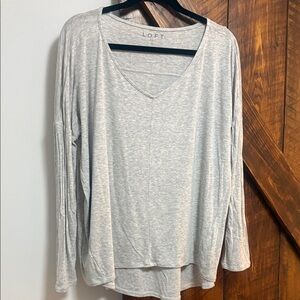 LOFT Women's Light Gray Long Sleeve V-Neck Top